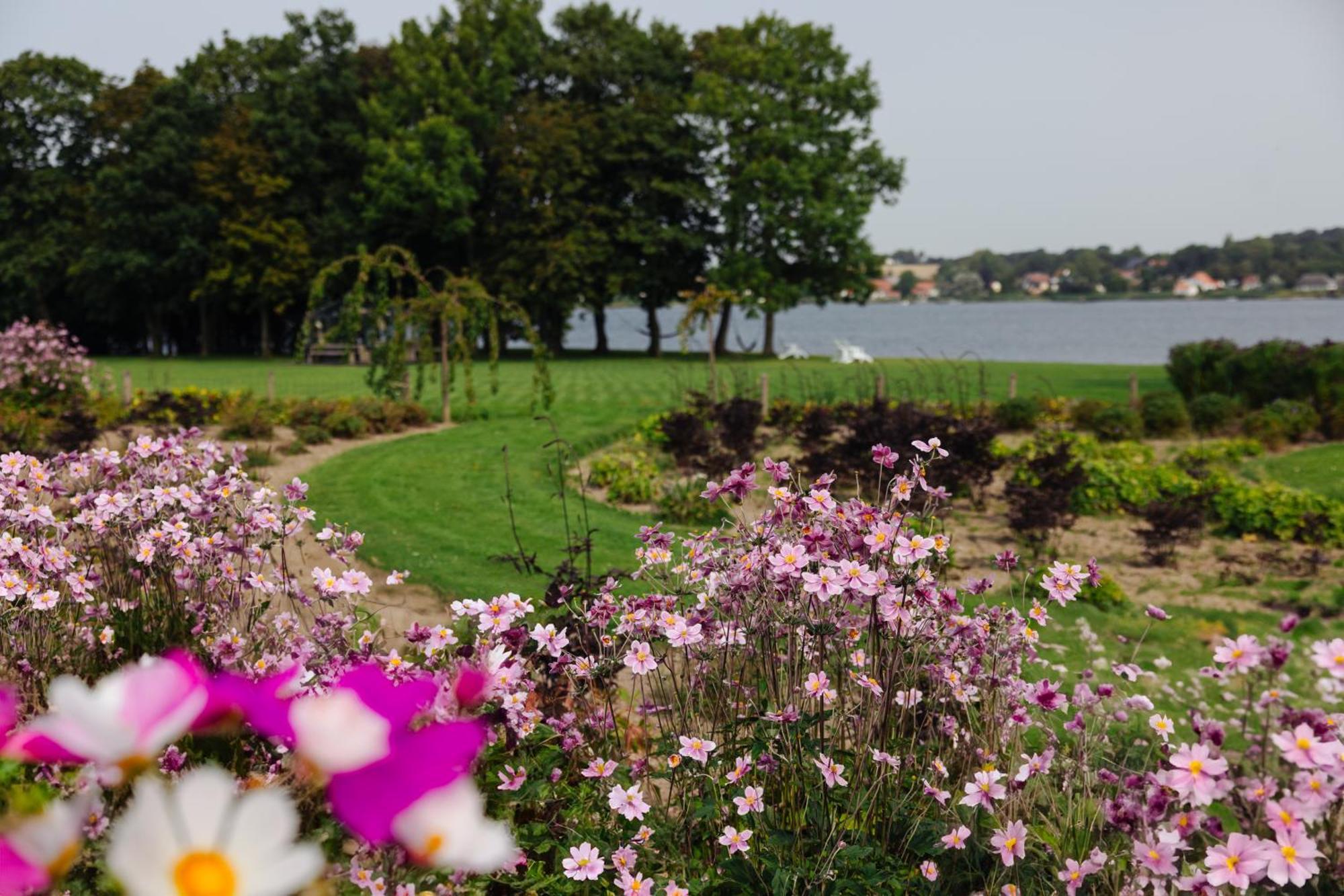 Gl. Avernaes Sinatur Hotel & Konference Ebberup Экстерьер фото