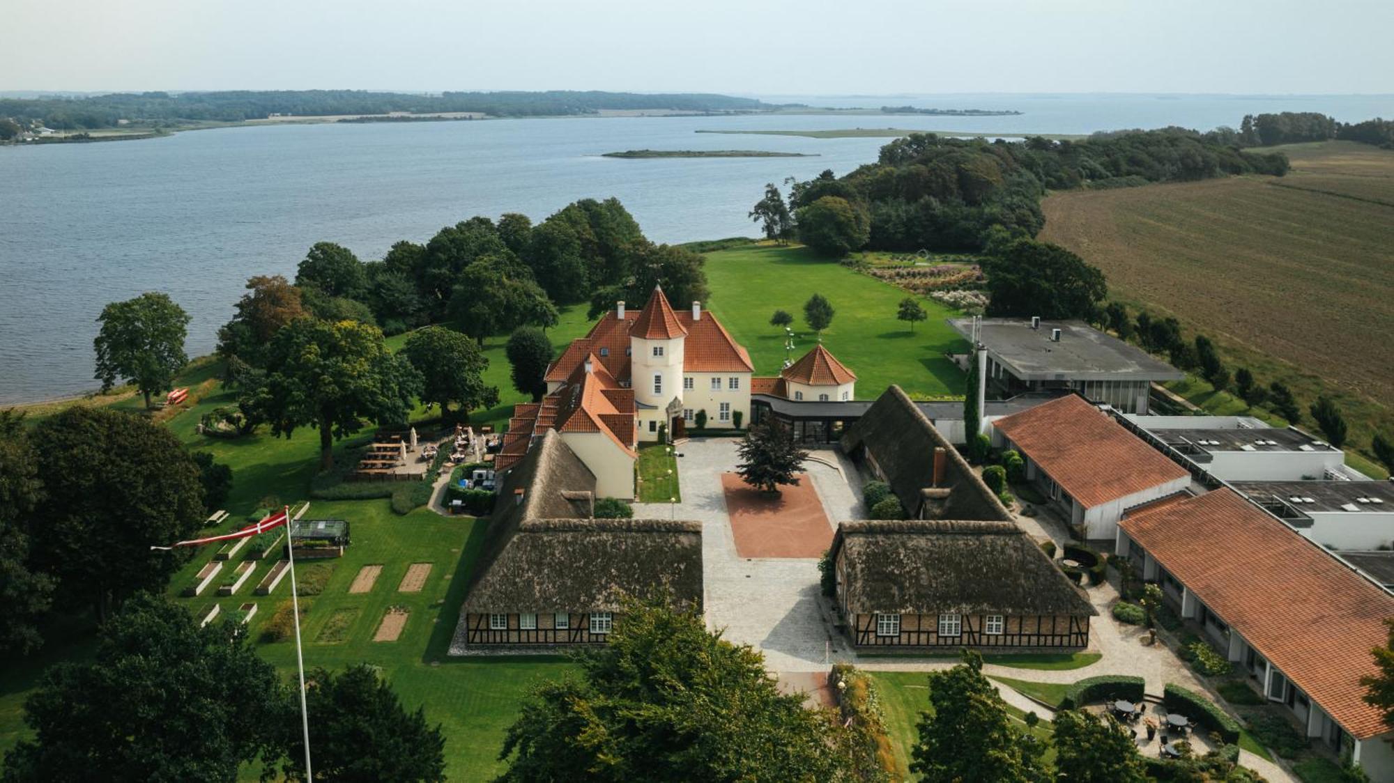 Gl. Avernaes Sinatur Hotel & Konference Ebberup Экстерьер фото