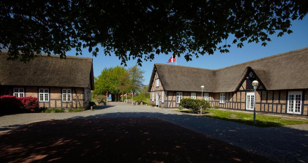 Gl. Avernaes Sinatur Hotel & Konference Ebberup Экстерьер фото
