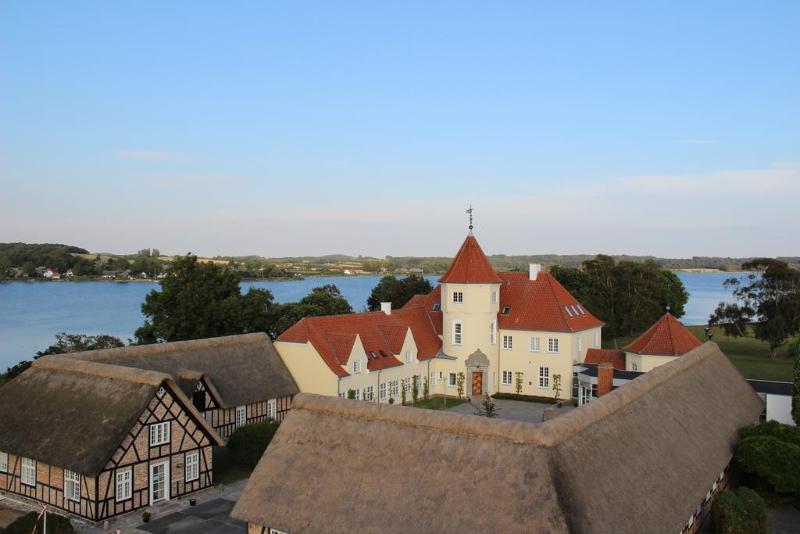 Gl. Avernaes Sinatur Hotel & Konference Ebberup Экстерьер фото