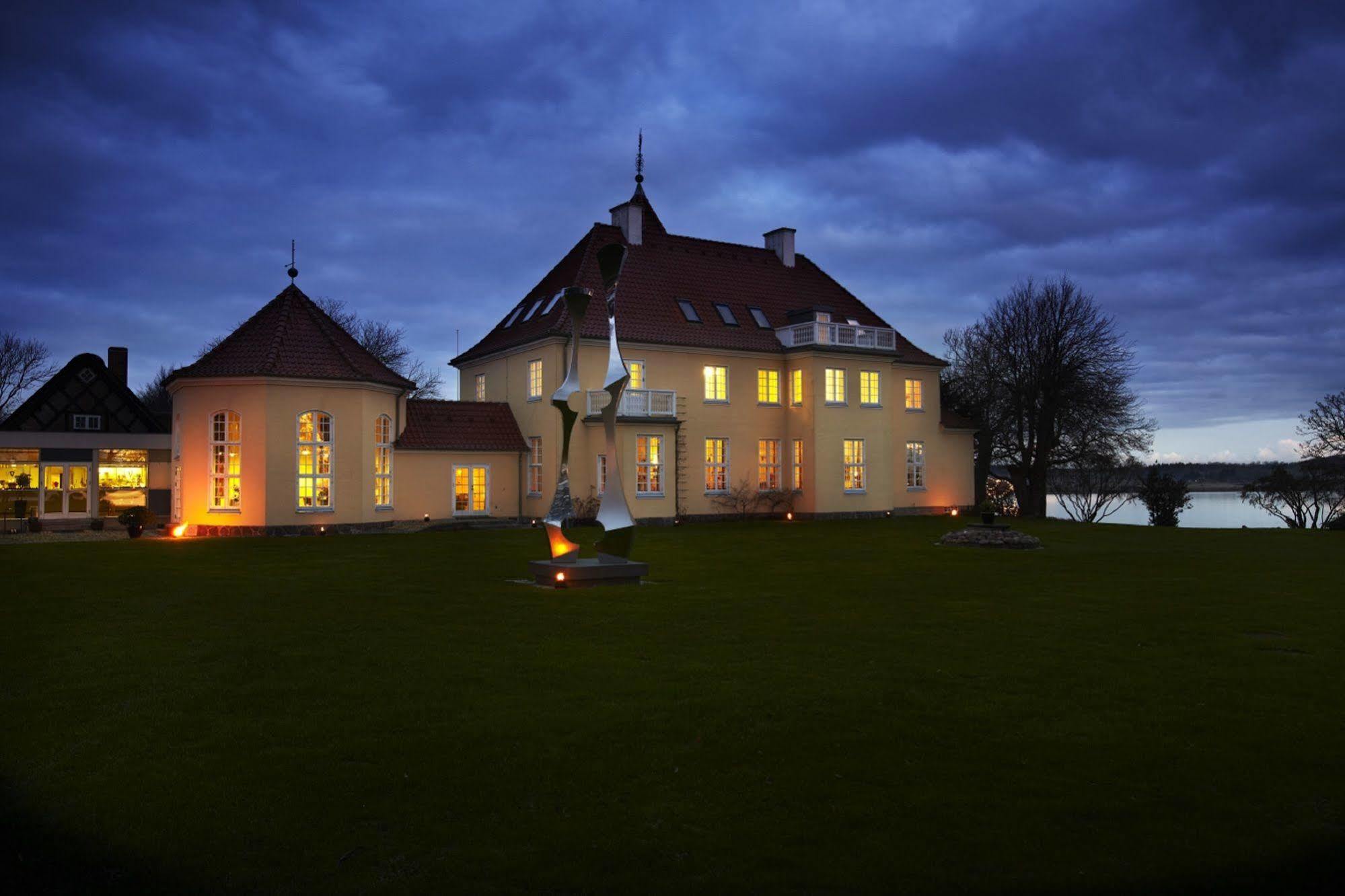 Gl. Avernaes Sinatur Hotel & Konference Ebberup Экстерьер фото